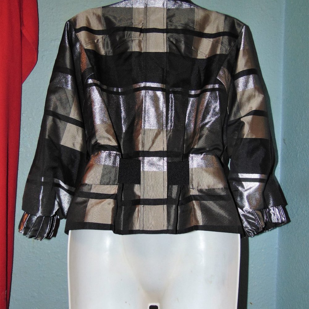 Metallic Silver Colorblock Cropped Jacket - Picture 3 of 4